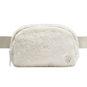 🆕 Lululemon Fleece Plush Everywhere Belt Bag 1L